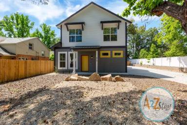 Main picture of 815 W Williams St