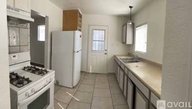 Main picture of 1035 E Avenue P4