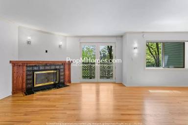 Main picture of McNary Highlands Townhome Condo