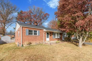 Main picture of 121 Bette Rd