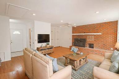 Main picture of 209 Bel Air Dr