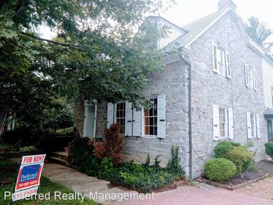 Main picture of 2 N River St