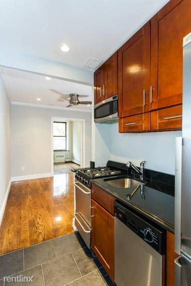 Main picture of 380 E 10th St