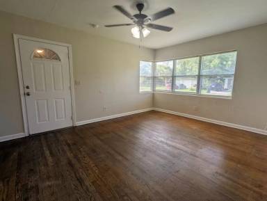 Main picture of 5045 Kerle St