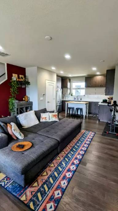 Main picture of 2720 Federal Blvd