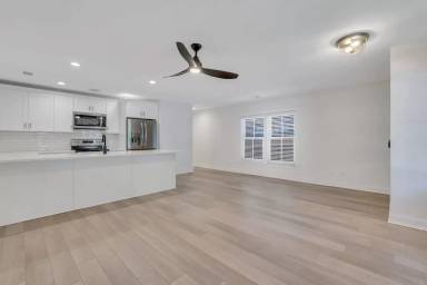Main picture of 215 W Anderson St