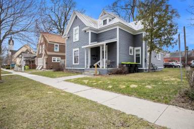 Main picture of 121 S Clay St