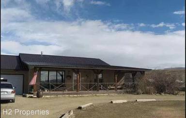 Main picture of 127 Evelyn Ln