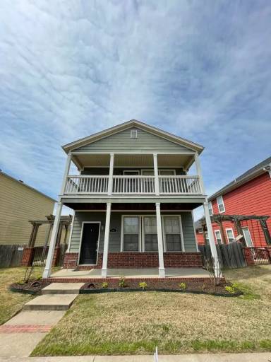 Main picture of 643 N Longfellow Ln