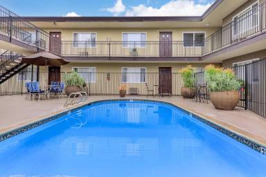 Main picture of 1121 E Washington Ave