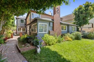 Main picture of 4460 Moorpark Way