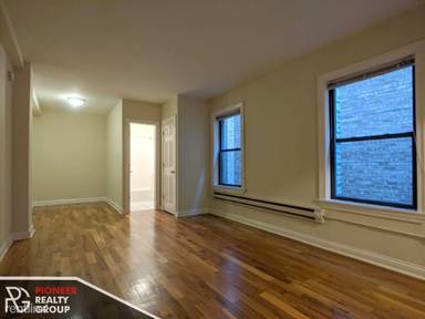 Main picture of 1347 N Dearborn St