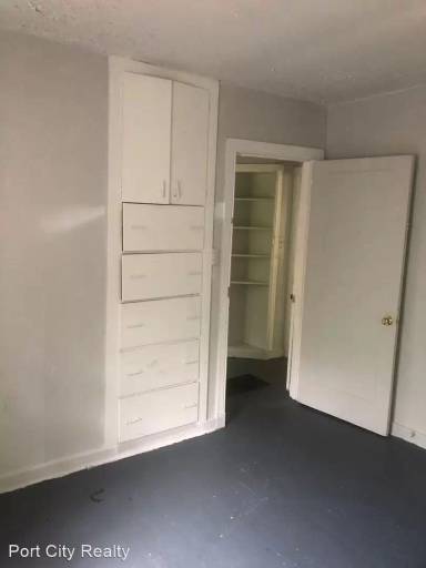 Main picture of 1836 Cook St