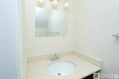 Main picture of 27 E Willis St