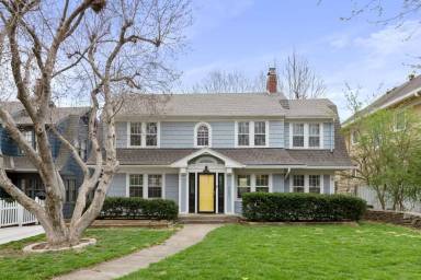 Main picture of 5641 Oak St