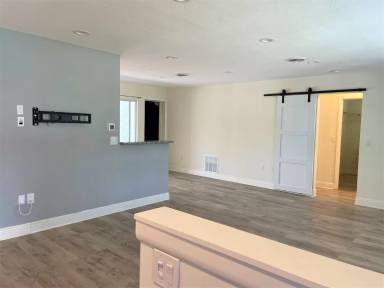 Main picture of 208 Charles Dr