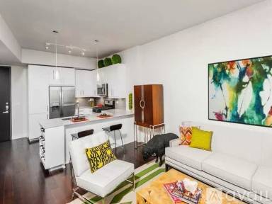 Main picture of 907 W 5th St