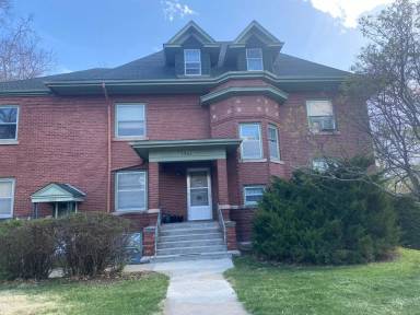 Main picture of 1905 C St