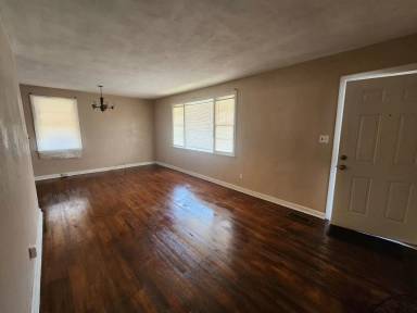 Main picture of 3128 Carver St