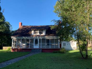 Main picture of 377 Moore Rd