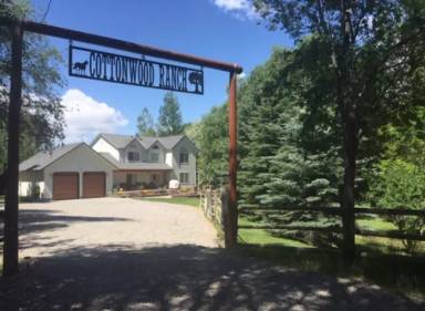 Main picture of 575 N Canyon Creek Rd