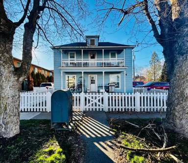 Main picture of 413 S Asbury St