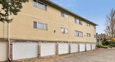 Main picture of 4608 NE Broadway