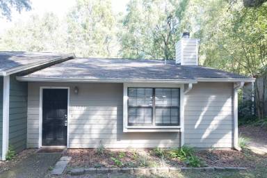 Main picture of 1824 High Ct