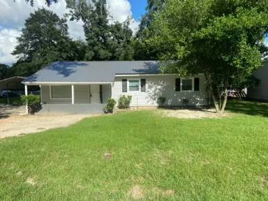 Main picture of 900 Crestwood Ter