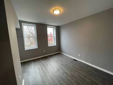 Main picture of 3924 N Marshall St