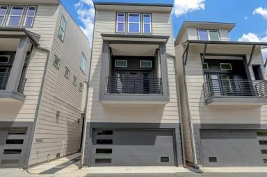 Main picture of 1535 W 24th St