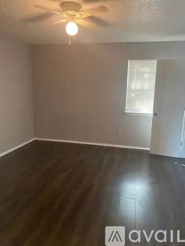 Main picture of 106 W Hoover Ave