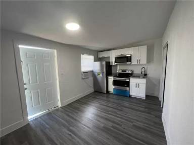 Main picture of 3904 SW 13th Ct