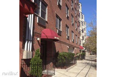 Main picture of 204 Grand St