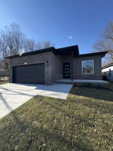 Main picture of 2601 N Prospect Ave