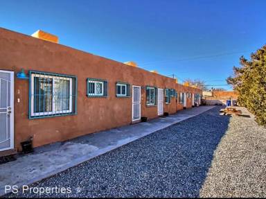 Main picture of 525 Mesilla St SE