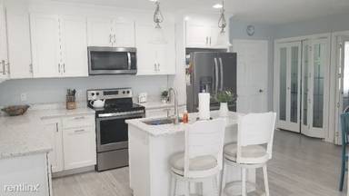 Main picture of 3769 Hirst Ave