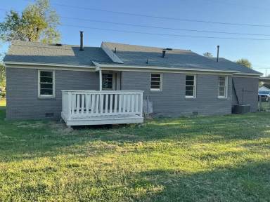 Main picture of 9705 NE 10th St