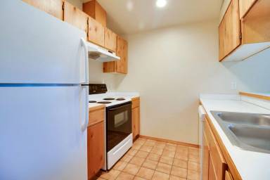 Main picture of 2146 SW Reindeer Ave