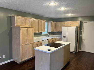 Main picture of 1202 Fox Run Dr