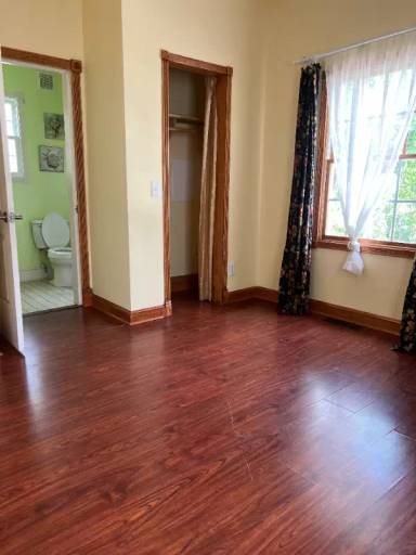 Main picture of 2500 Bainbridge St