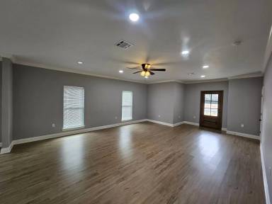 Main picture of 1277 Miller St