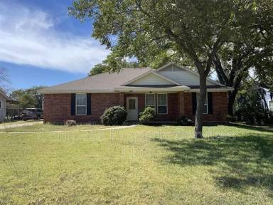 Main picture of 2404 N 42nd St