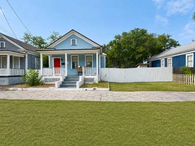 Main picture of 443 E 3rd St