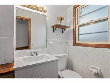 Main picture of 2049 Desoto St