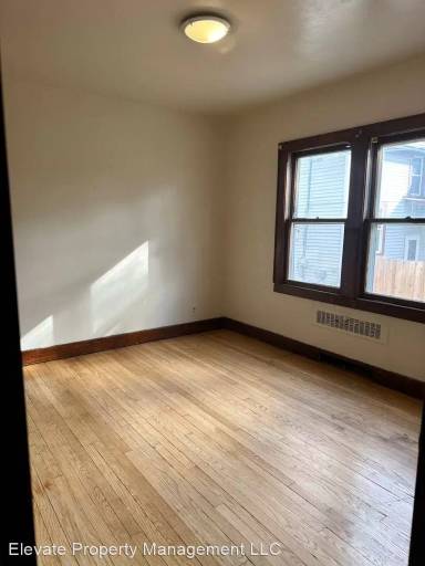 Main picture of 929 Division St