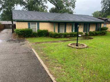 Main picture of 902 Silver Falls Rd