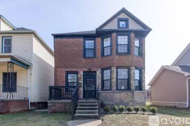 Main picture of 644 Melbourne St