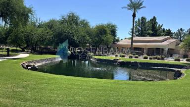 Main picture of 1925 W Olive Way