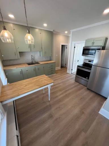 Main picture of 8 Oak St